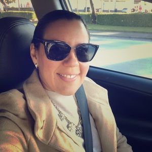 Meet your Posher, Elena